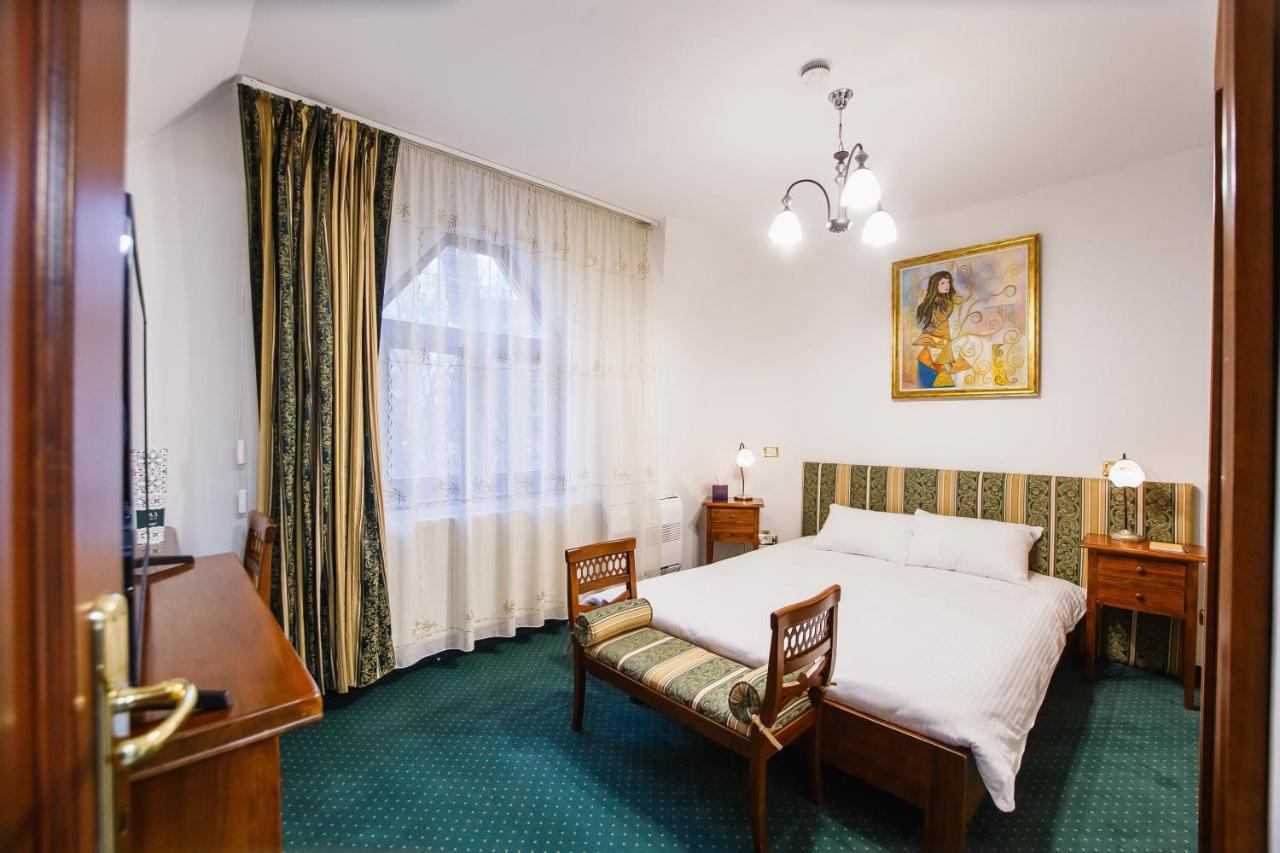 Casa 3 Guesthouse Oradea Exterior photo